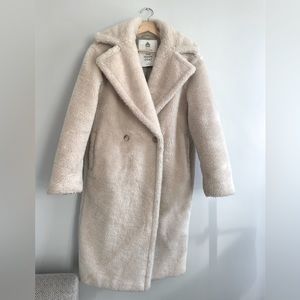 Aritzia Teddy coat size 1 Babaton